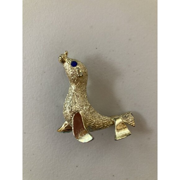 Vintage Beautiful Gold Sealion with Blue Gem Eye Brooch Pin 1 1/2" x 1 1/2" - Picture 3 of 4